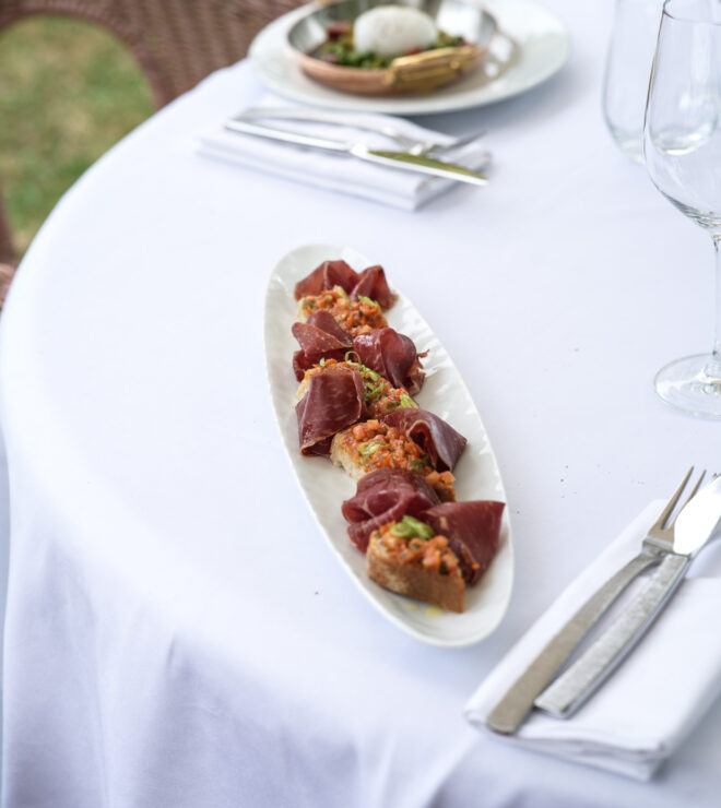 Entrée fraîche préparée avec des produits de saison