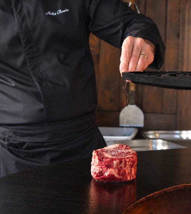 Rib of beef at La Vieille Fontaine in Maisons-Laffitte, wood-fire grilled