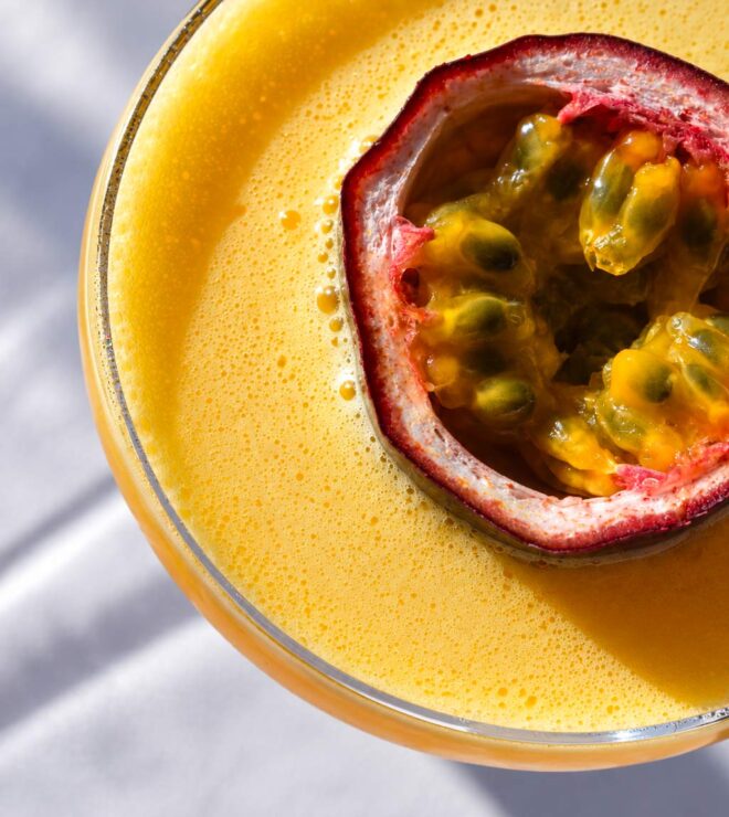House passion fruit cocktail at La Vieille Fontaine in Maisons-Laffitte, to enjoy on the terrace