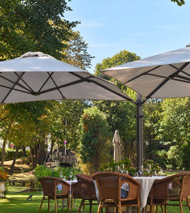 Terrace of La Vieille Fontaine restaurant in Maisons-Laffitte, outdoor tables surrounded by greenery